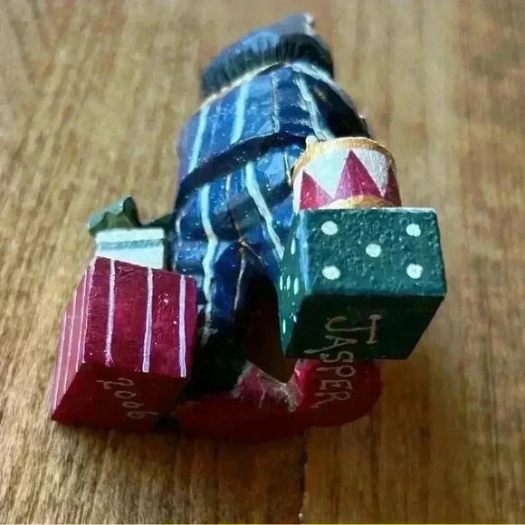 Bear Ornament drinking Coffee in Pajamas Jasper Wyoming 2006 Signed “RS” - Picture 7 of 12